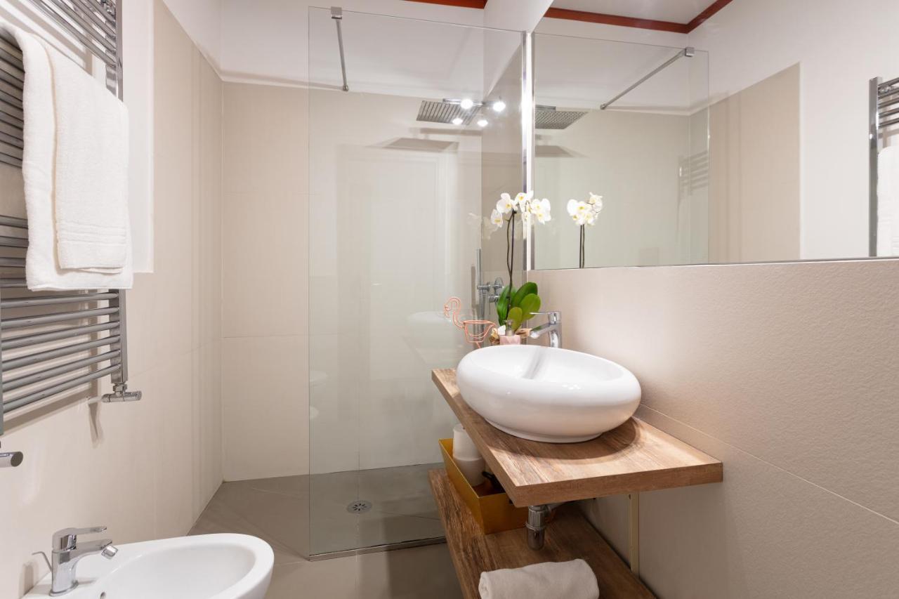Starguest La Sapienza Art Gallery Apartment เนเปิลส์ ภายนอก รูปภาพ