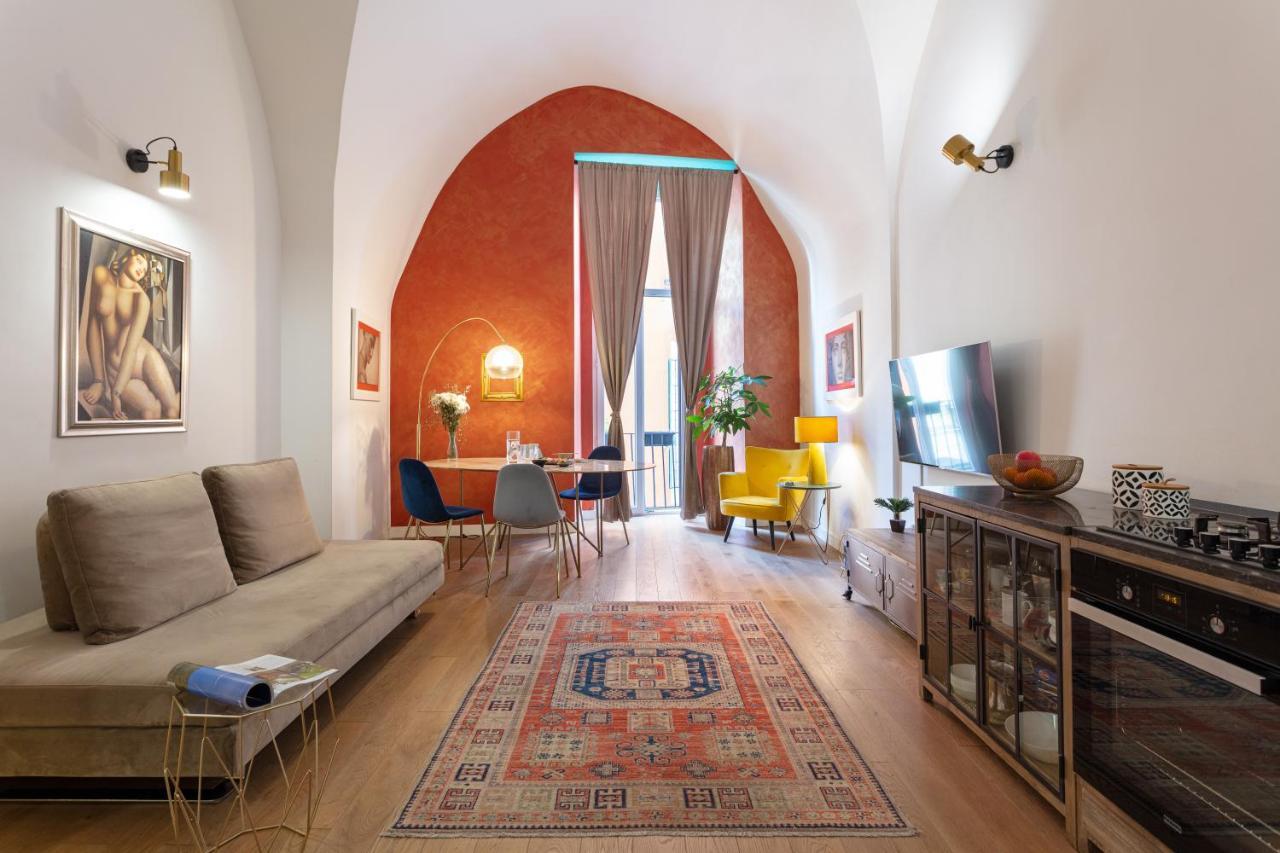Starguest La Sapienza Art Gallery Apartment เนเปิลส์ ภายนอก รูปภาพ